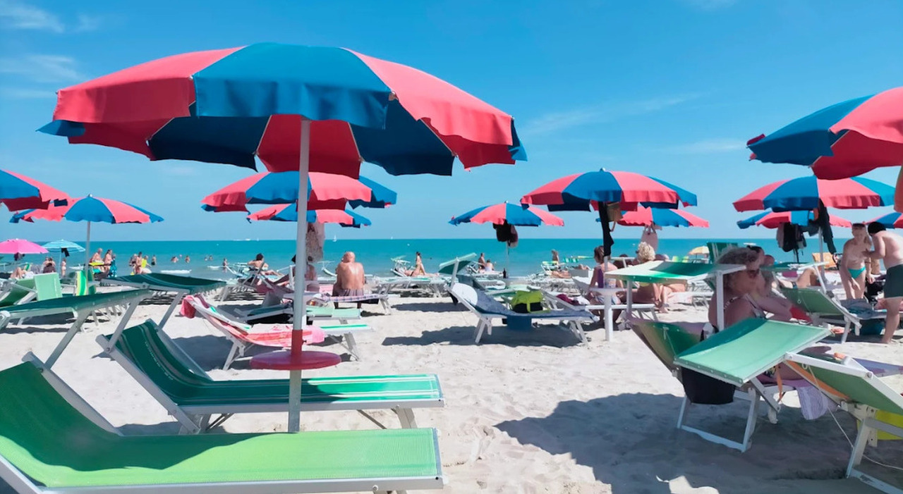 Lettino in riva al mare a 4 euro (e l'ombrellone gratis), lo ...