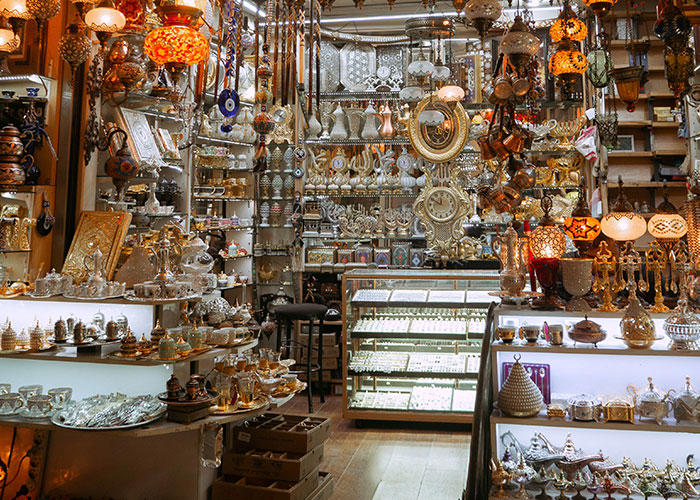 30-unique-global-traditions-that-tourists-find-fascinating