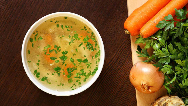 Những bữa ăn tối nhẹ nhàng, dồi dào khoáng chất magie tốt cho sức khoẻ, giấc ngủ ngon và tránh quá no trước giờ ngủ. Ảnh: Canva