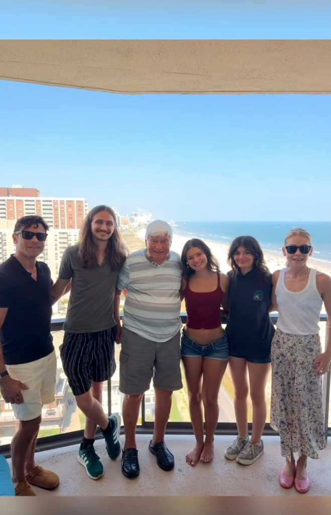Kelly Ripa's sister's children make rare appearance in family photo for ...