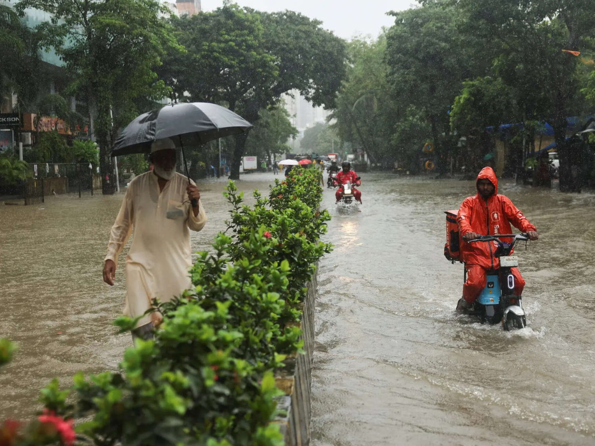Mumbai rains: IMD issues red alert for extremely heavy rainfall, winds ...