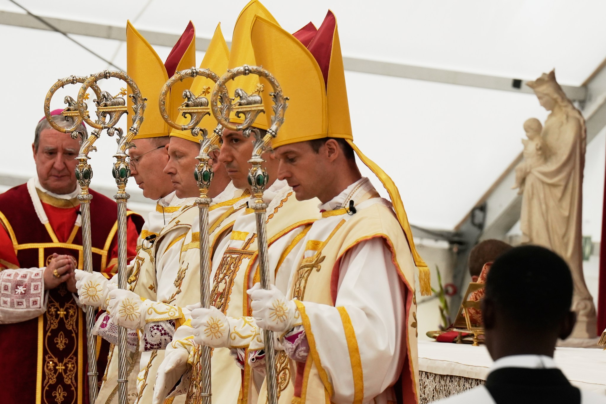Priest from excommunicated sect says future pope will reverse Vatican move