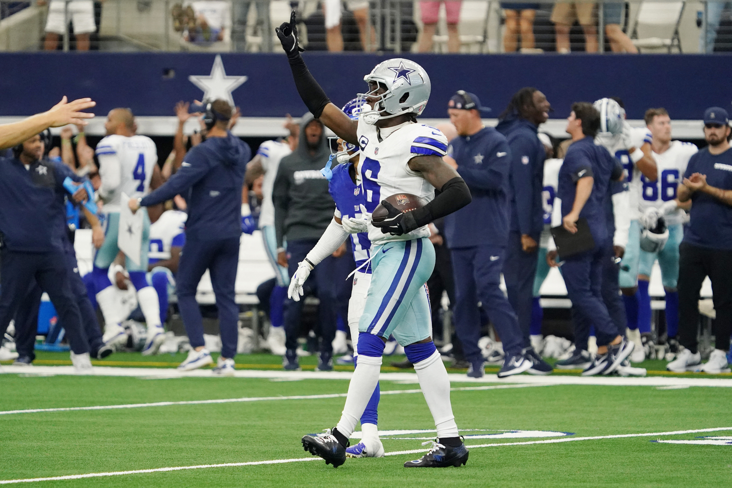 2 former Cowboys could return to Dallas this summer