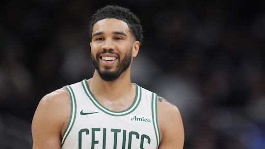 Celtics' Jayson Tatum boxes with Shawn Porter in new viral photos after