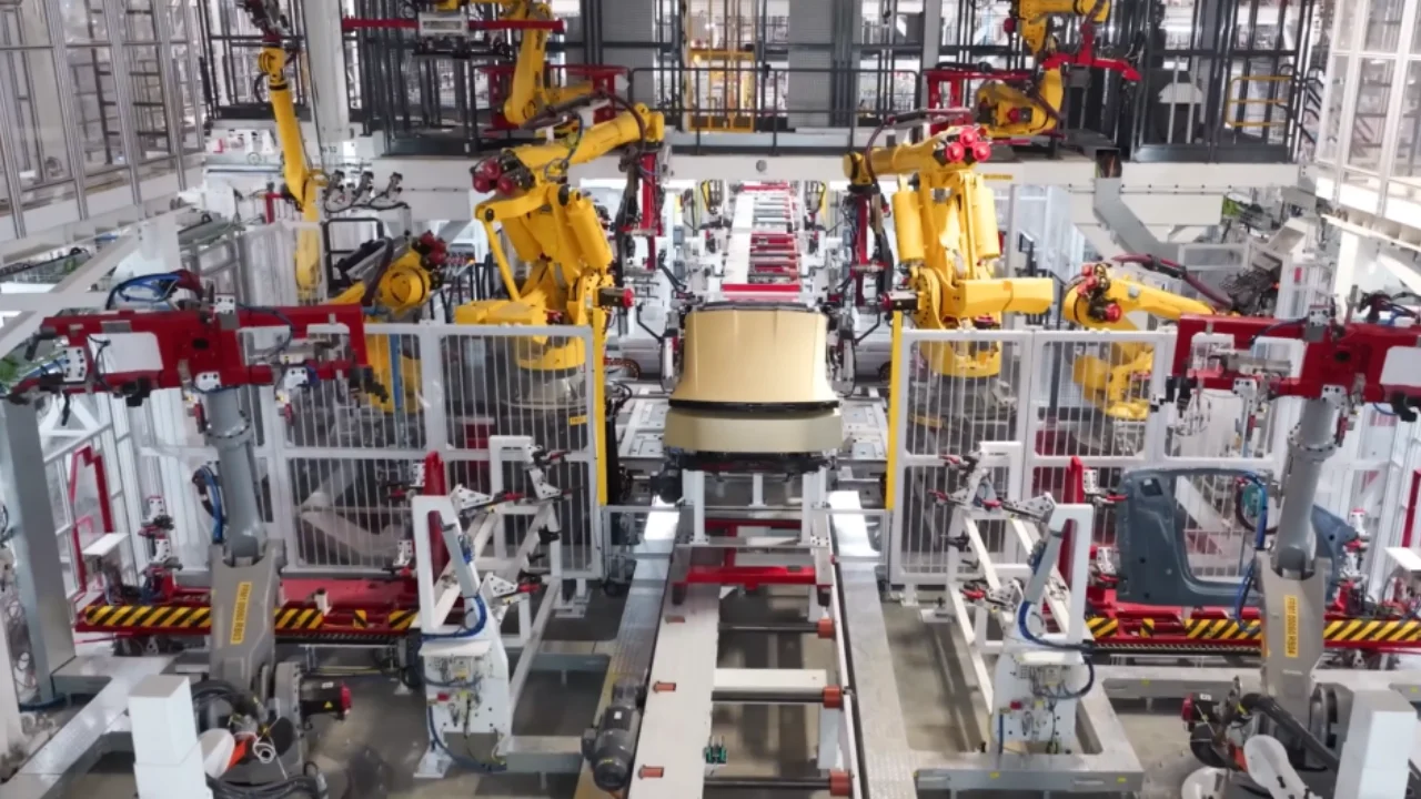US man investigates Tesla's new Austin assembly line to see if it will ...