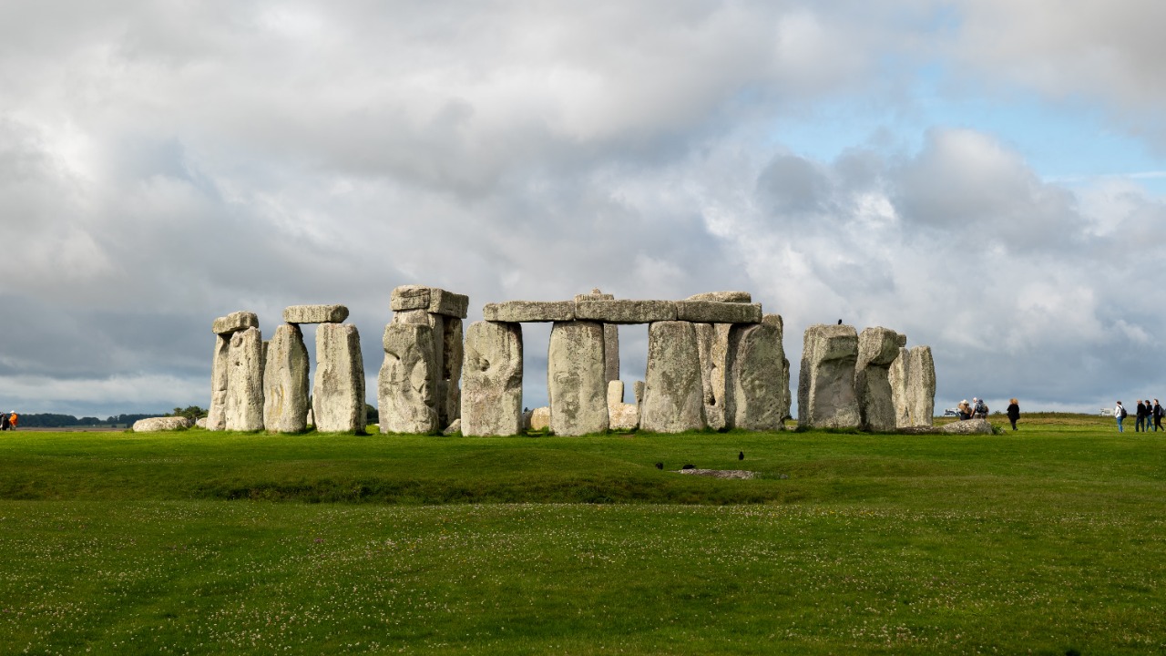 A 5,000-year-old monument near Stonehenge looks like its solstice blueprint