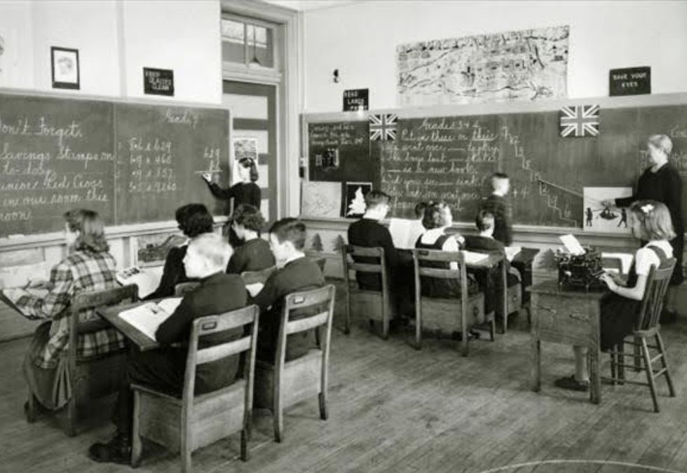 20 fascinating photos of what classrooms looked like in the 1950s
