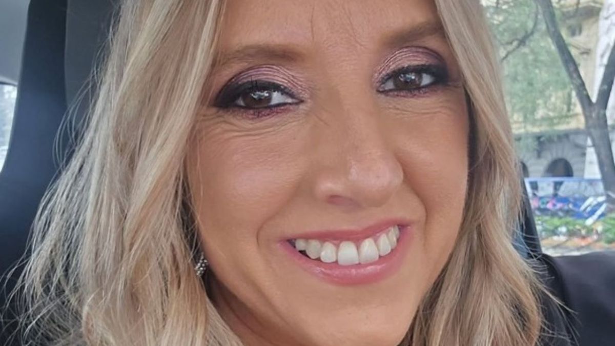 Tendencia gorpcore: Paula Bernini posiciona el estilo de montaña en la moda urbana