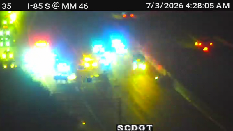 Crash on I-85 sends Greenville County deputy to hospital, authorities say