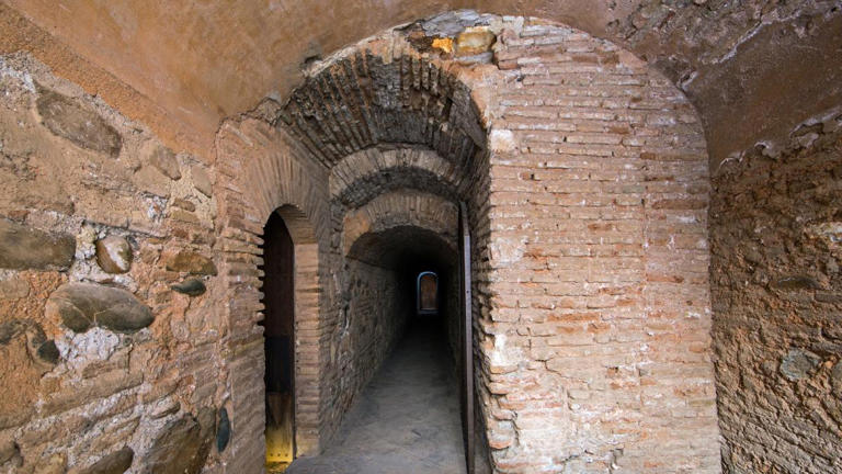  Los túneles ocultos bajo la Alhambra: el mundo subterráneo que muy pocos conocen 