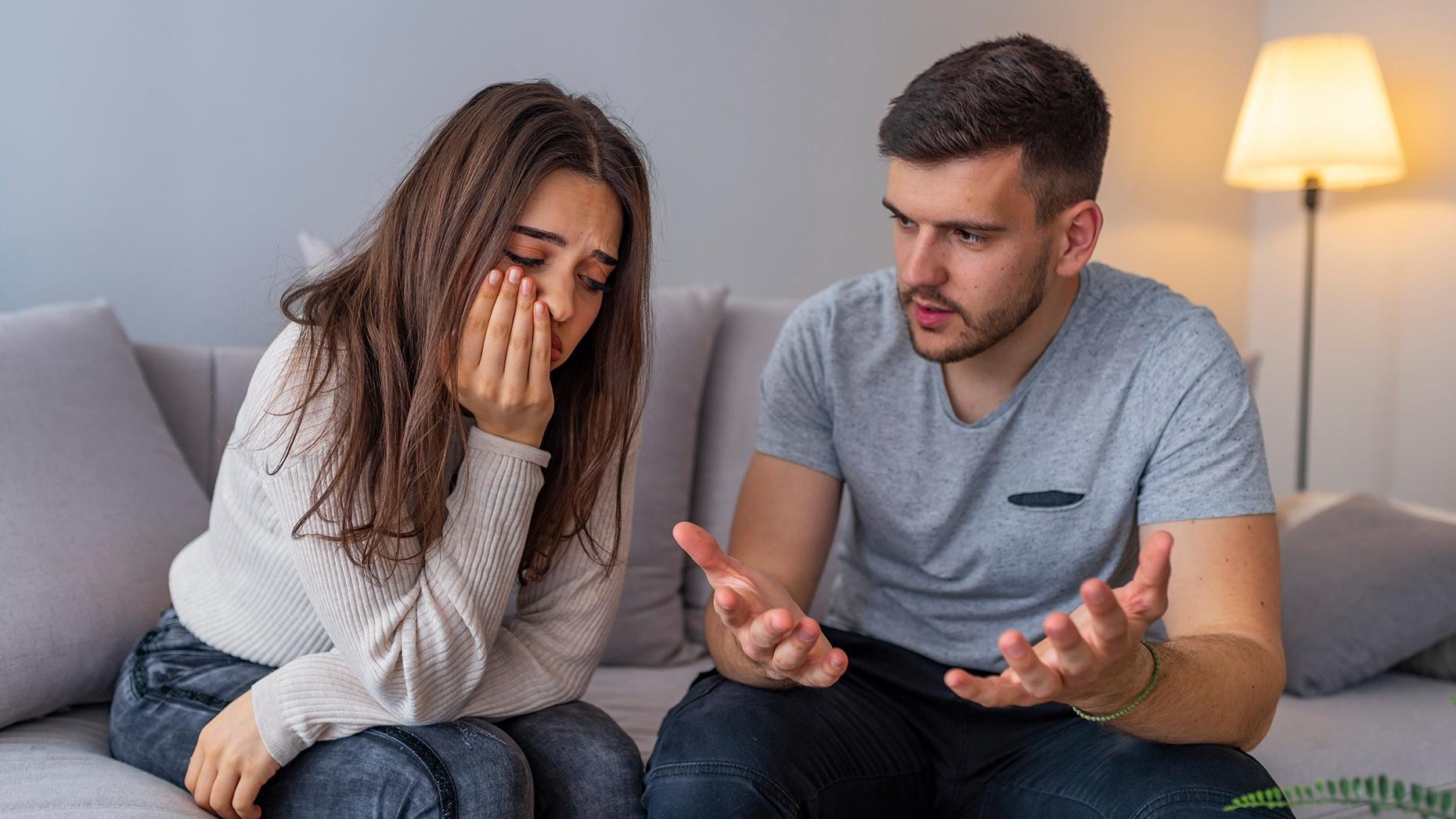 Experts reveal 5 signs your relationship could be in trouble
