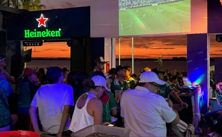 La derrota de México apagó la fiesta en varios estados; la afición se despidió con tristeza. Foto: Especial.