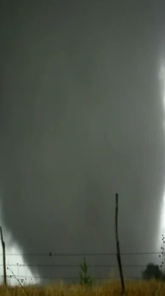 What it’s like driving right next to an EF4 tornado