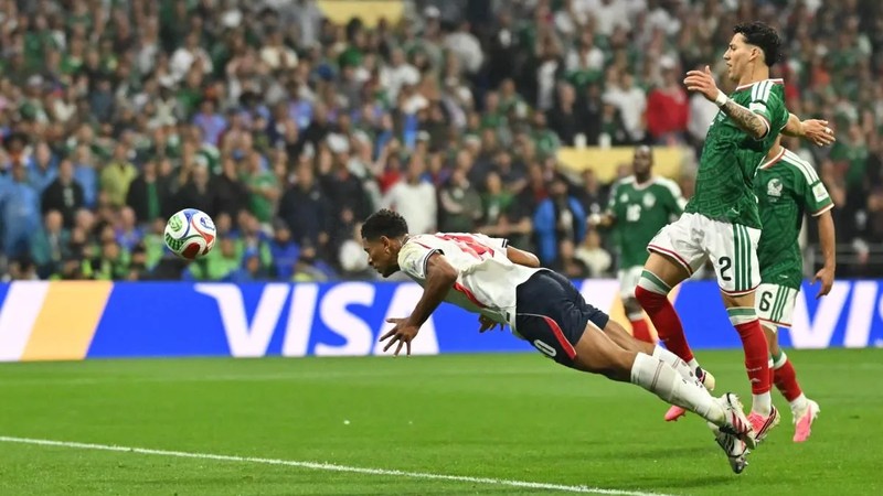 10-man England survive Azteca cauldron to knock out Mexico and secure ...