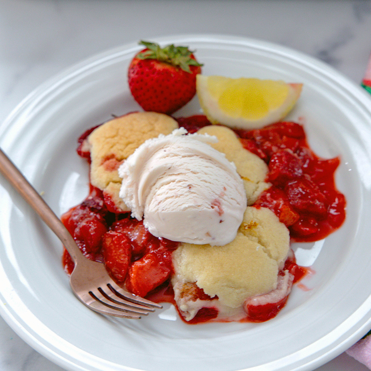 Strawberry lemonade cookie cobbler