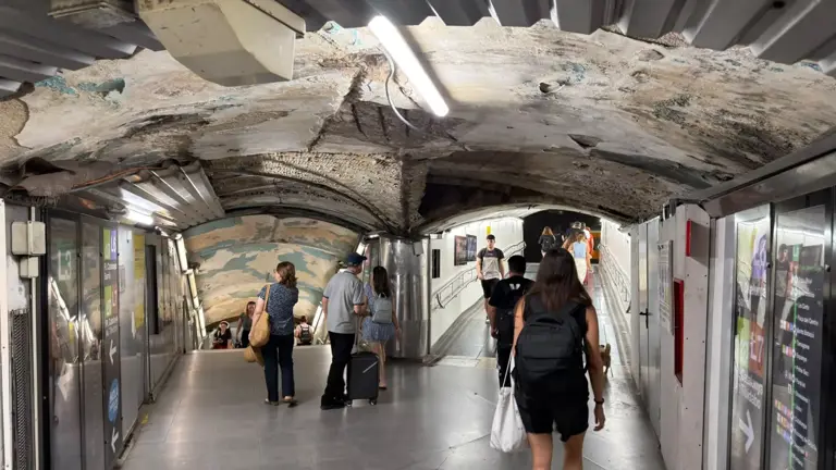 Dos líneas con cortes y una estación y un intercambiador cerrado: las afectaciones en el Metro de Barcelona este verano