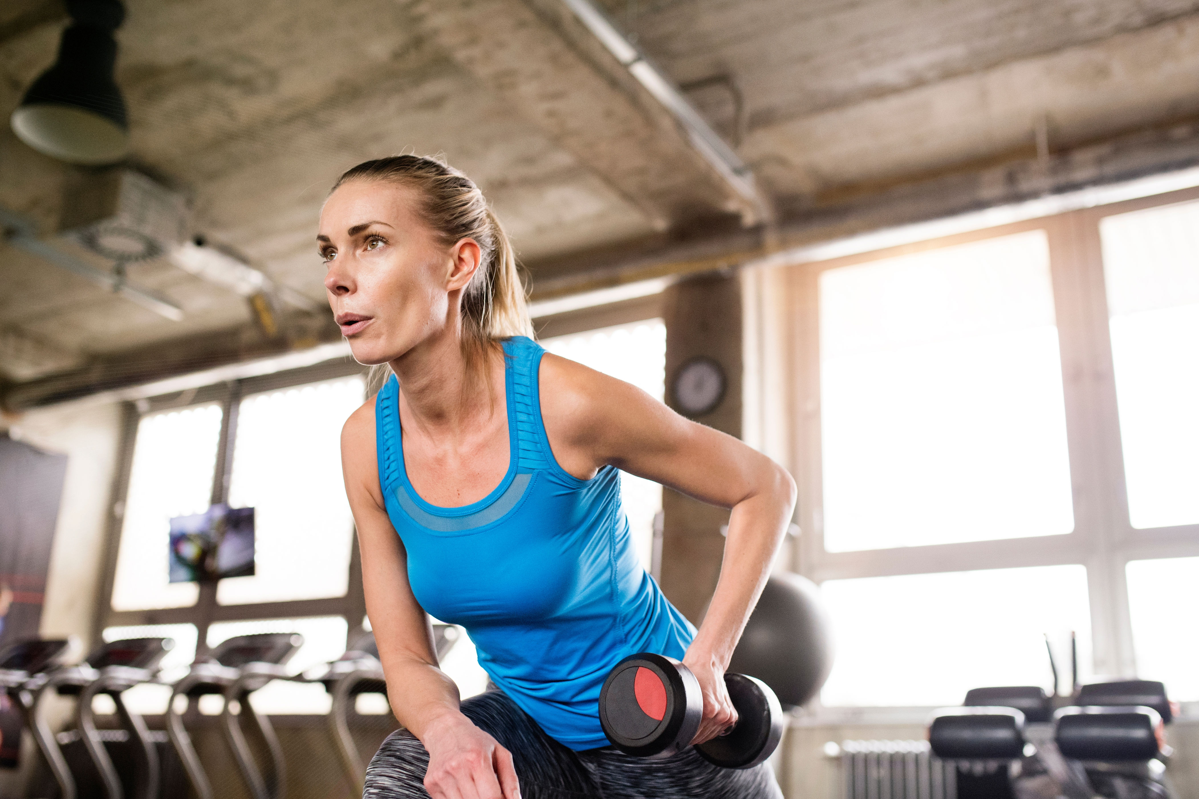 These 3 dumbbell exercises will help build muscle and burn body fat