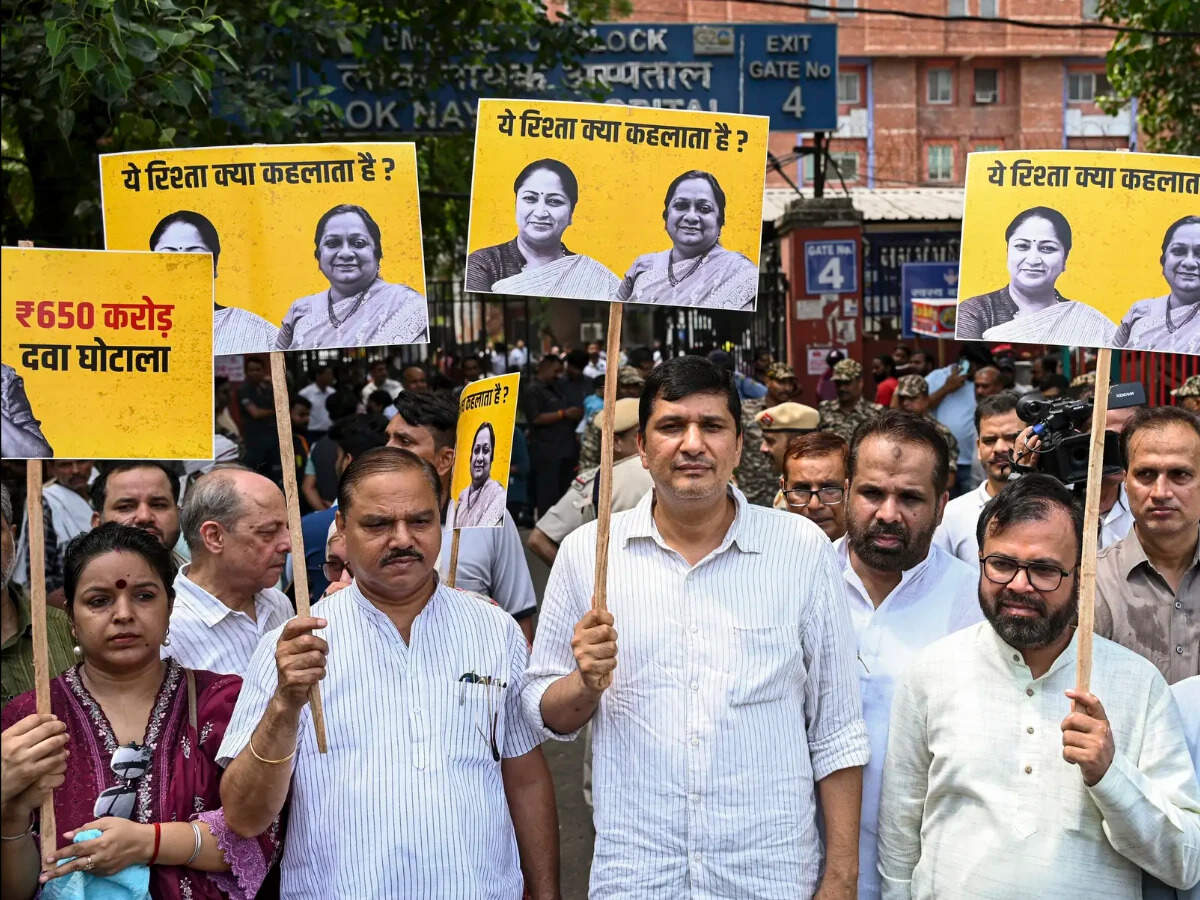 Delhi AAP protest outside LNJP Hospital alleging Rs 650 crore health scam