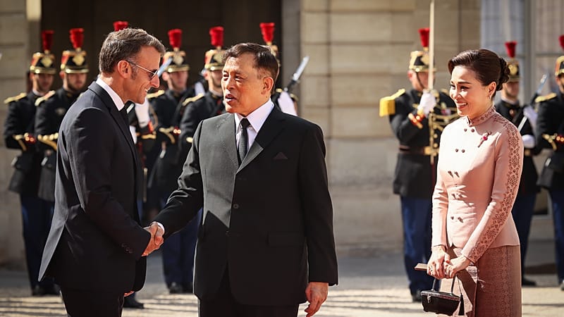 nem-macron-nem-t-rdelt-le-a-thai-kir-ly-el-tt