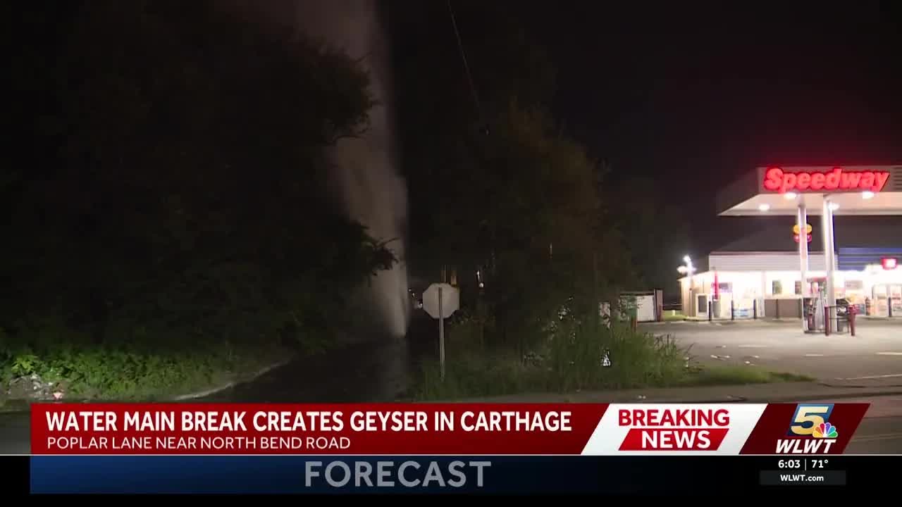 Water main break creates geyser in Carthage