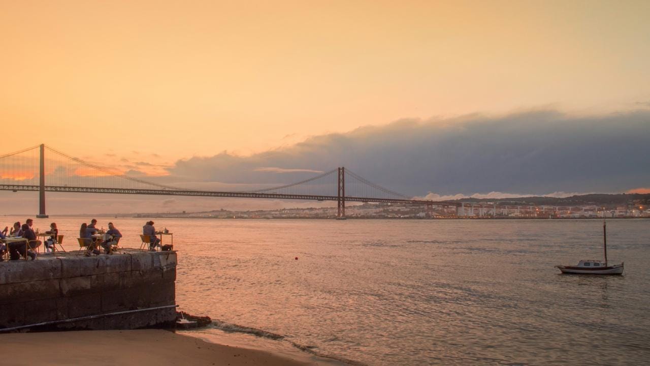 Tejo teve dias com menos água do que o previsto. Mas chegou mesmo a secar?