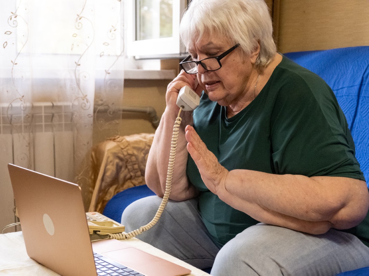 How many Americans still have landlines as AT&T wins fight over rules