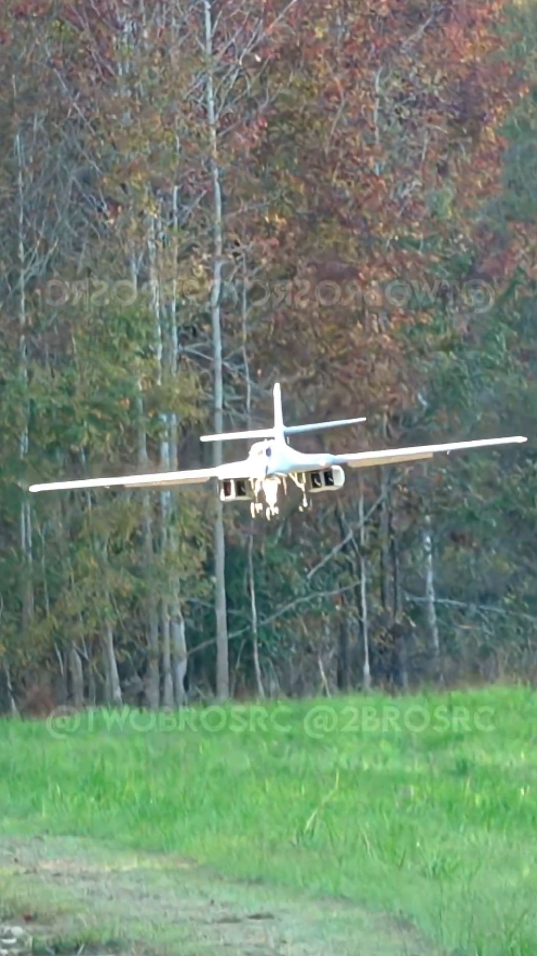 B-1B Lancer RC plane landing smooth flight moment