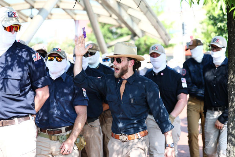 Man surrounded by Patriot Front in viral photo has 6-word message for ...