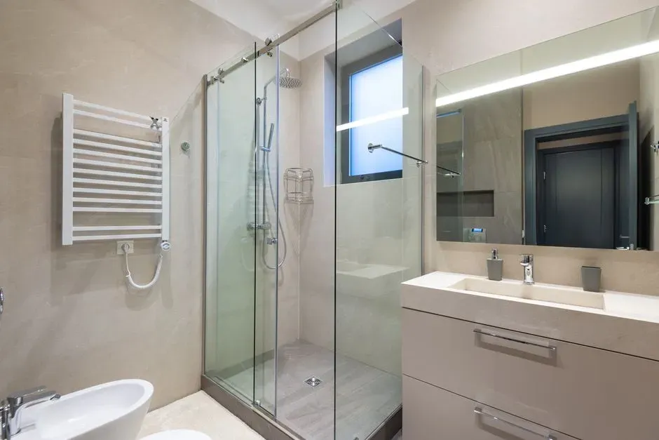 1. Curbless, Zero-Entry Walk-In Showers (Image Credits: Pexels)