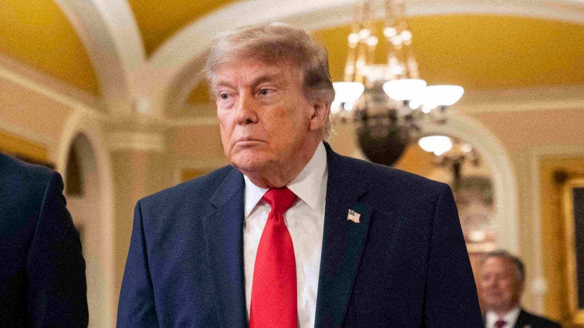Donald Trump is 'suffering from dementia' amid growing health concerns ...