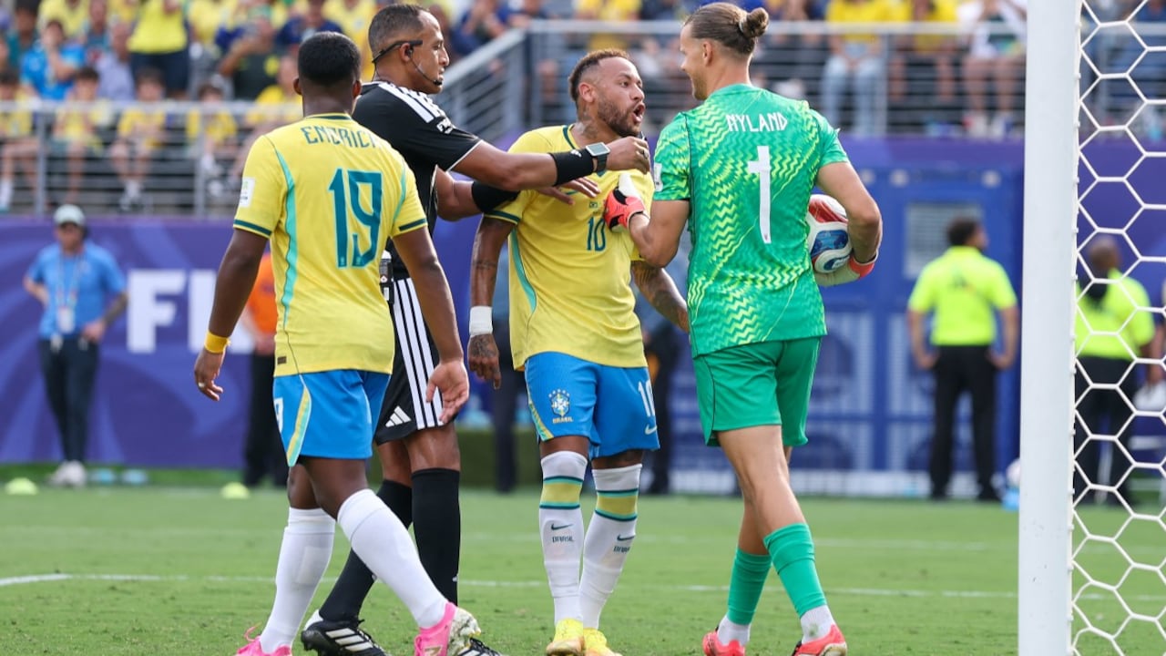Watch: Norway goalkeeper gives Neymar a push, Brazil No. 10 raises his ...