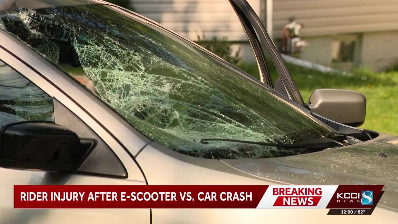 1 injured after crash in Des Moines between electric scooter and car