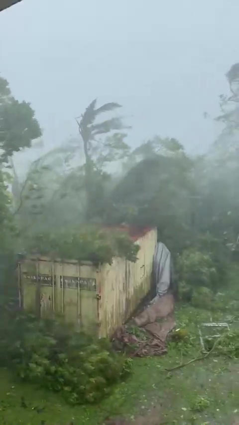 Super typhoon smashes American islands in the Pacific with terrifying ...