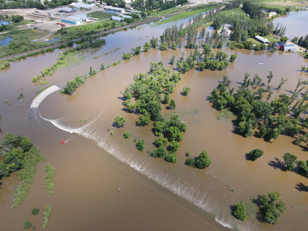 Manitoba flood assistance includes special recovery program, $500 ...