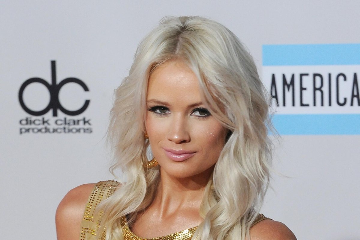GRL singer Lauren Bennett dies at 37