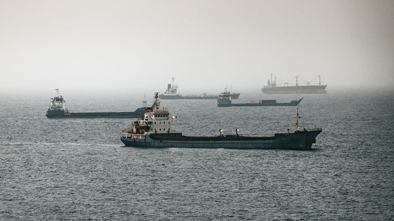 Strait of Hormuz: Iran attacks three ships in 24 hours, US says