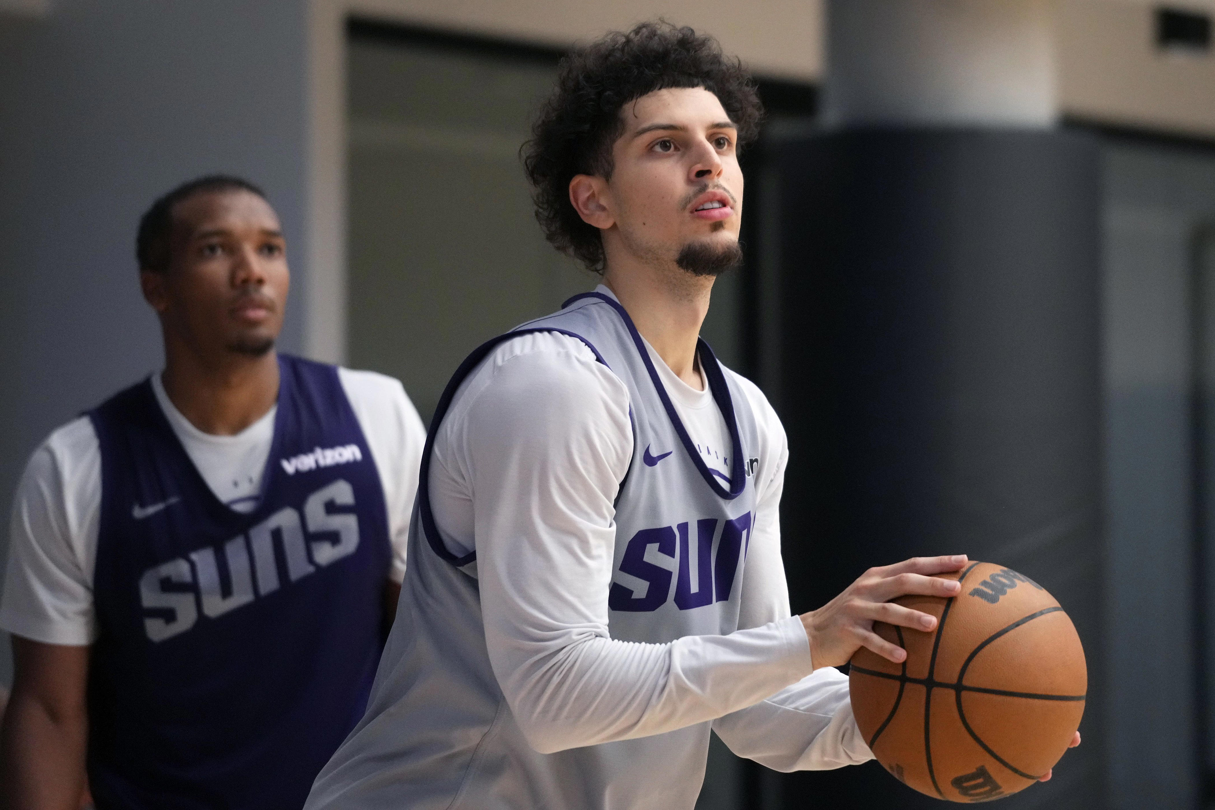 Two former Phoenix Suns on their G League team training camp roster