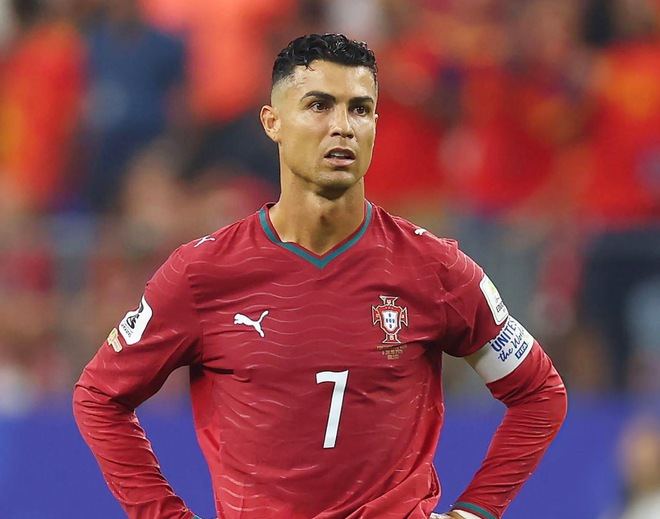 Các chuyên trang bóng đá: Ronaldo là 1 trong 3 cầu thủ Bồ Đào Nha chơi tệ nhất