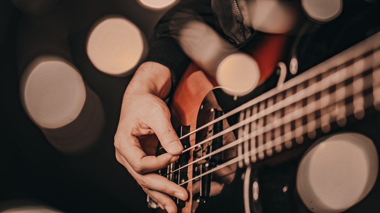 What is the lifespan of bass guitar strings?