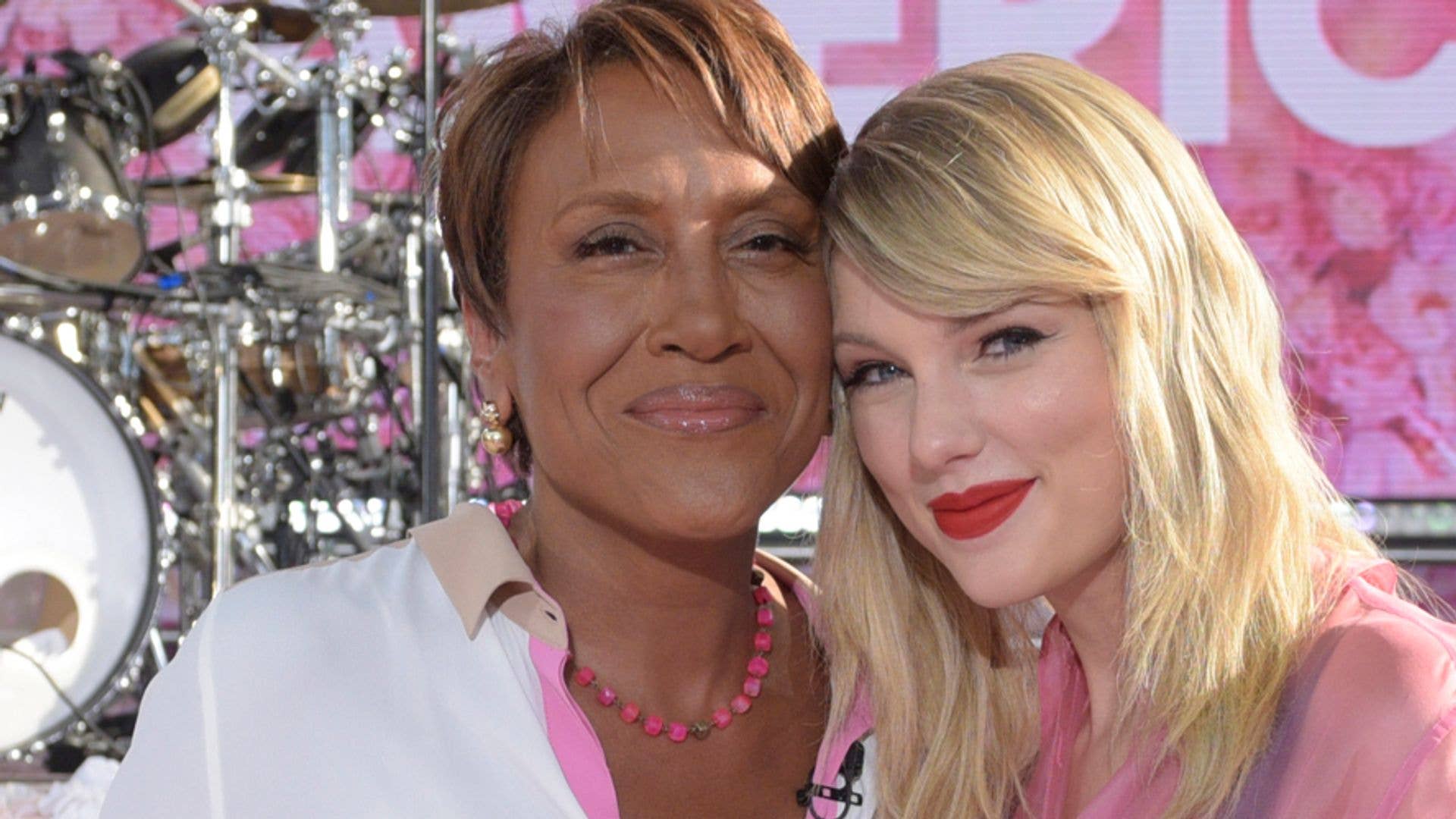Glam Robin Roberts drops pre-ceremony photos and reaction to Taylor ...