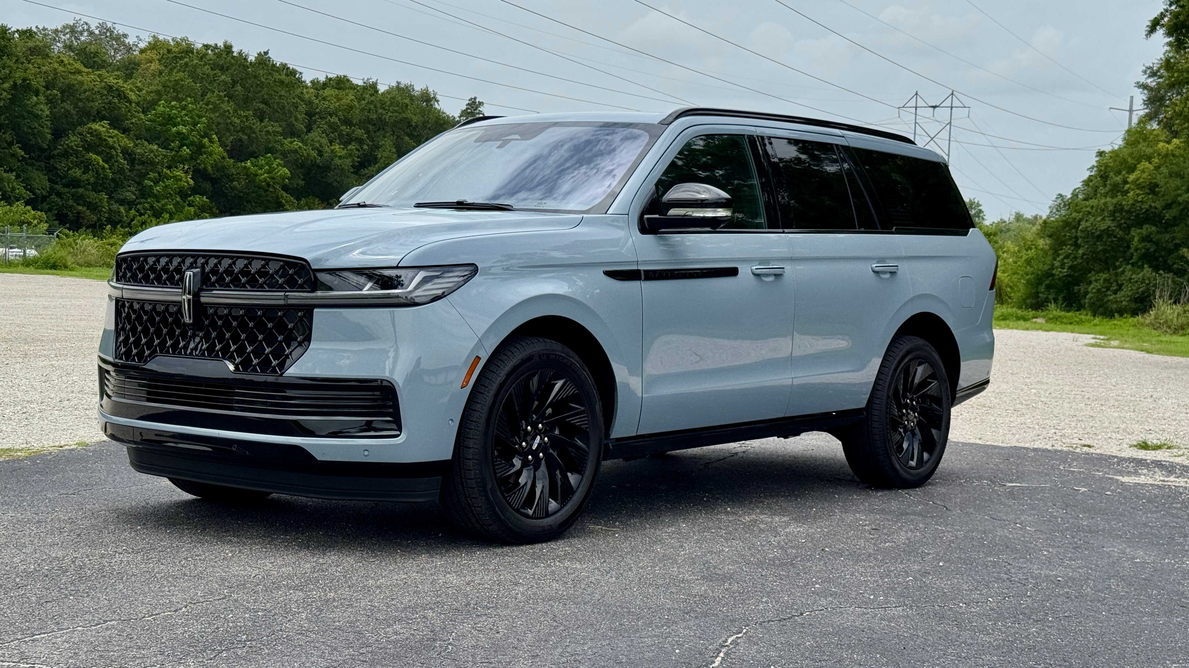 2025 Lincoln Navigator front 3/4