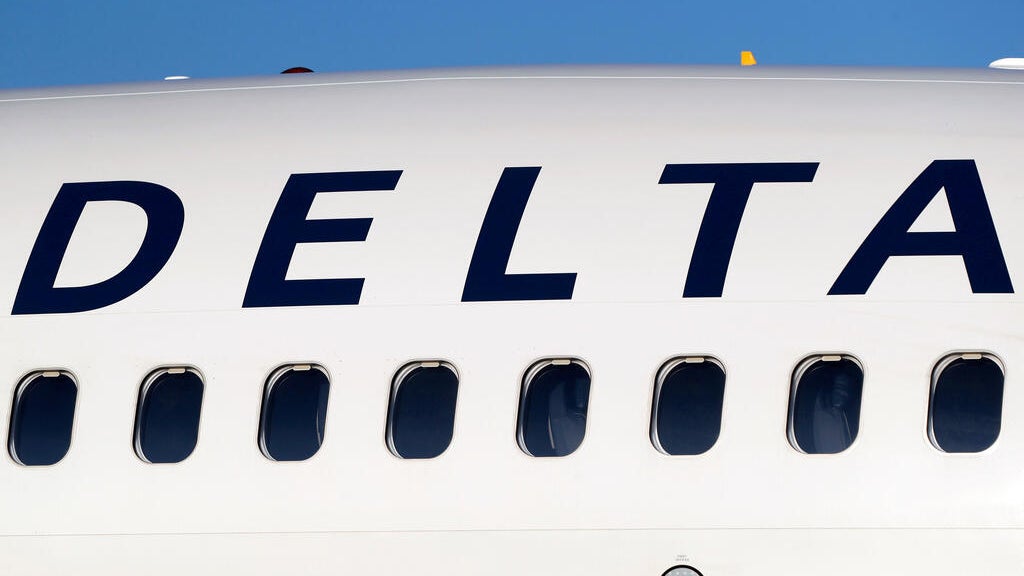 Delta flight from New York declares emergency while landing in Chicago due to fumes