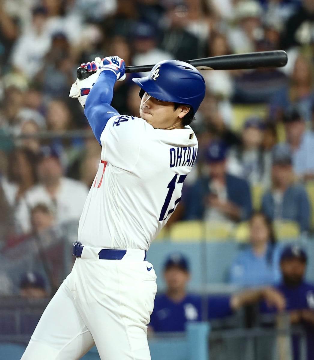 MLB 大谷翔平、1打席目で餌巻き、2打席目で決める…19号逆転2ランで300