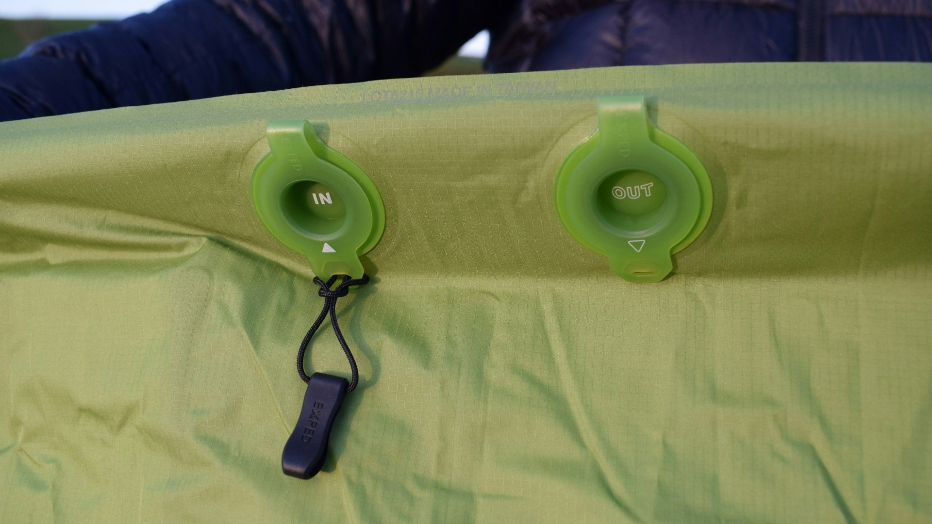 Close up of two valves on the Exped Ultra 6.5R sleeping mat