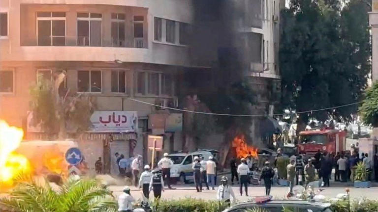 Syrien: Emmanuel Macron in Damaskus – Explosionen nahe Hotel