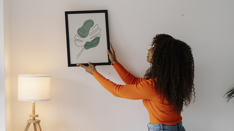 The toothpaste trick that makes hanging frames a breeze