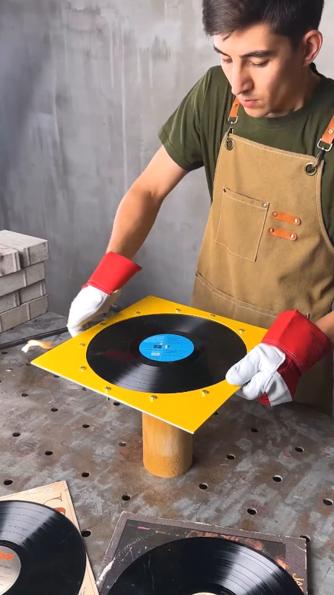 Turning vinyl records into a creative lighting project