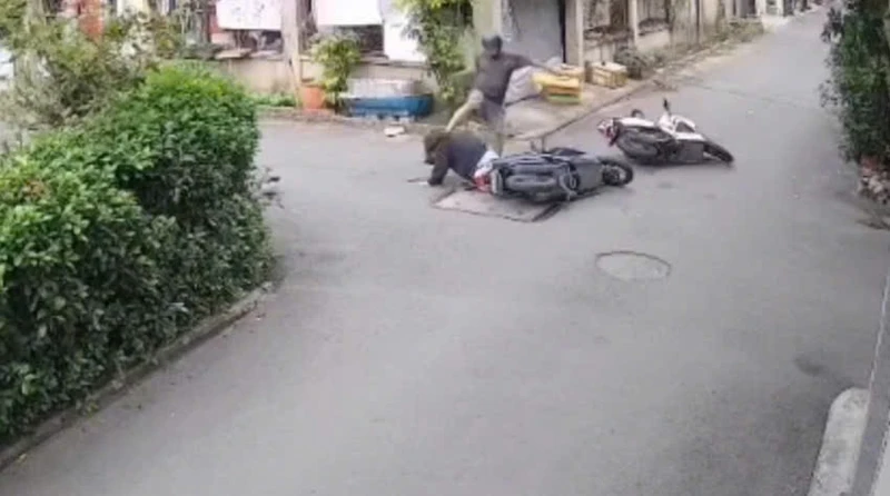Công an vào cuộc vụ người đàn ông đạp vào đầu cô gái sau va chạm giao thông