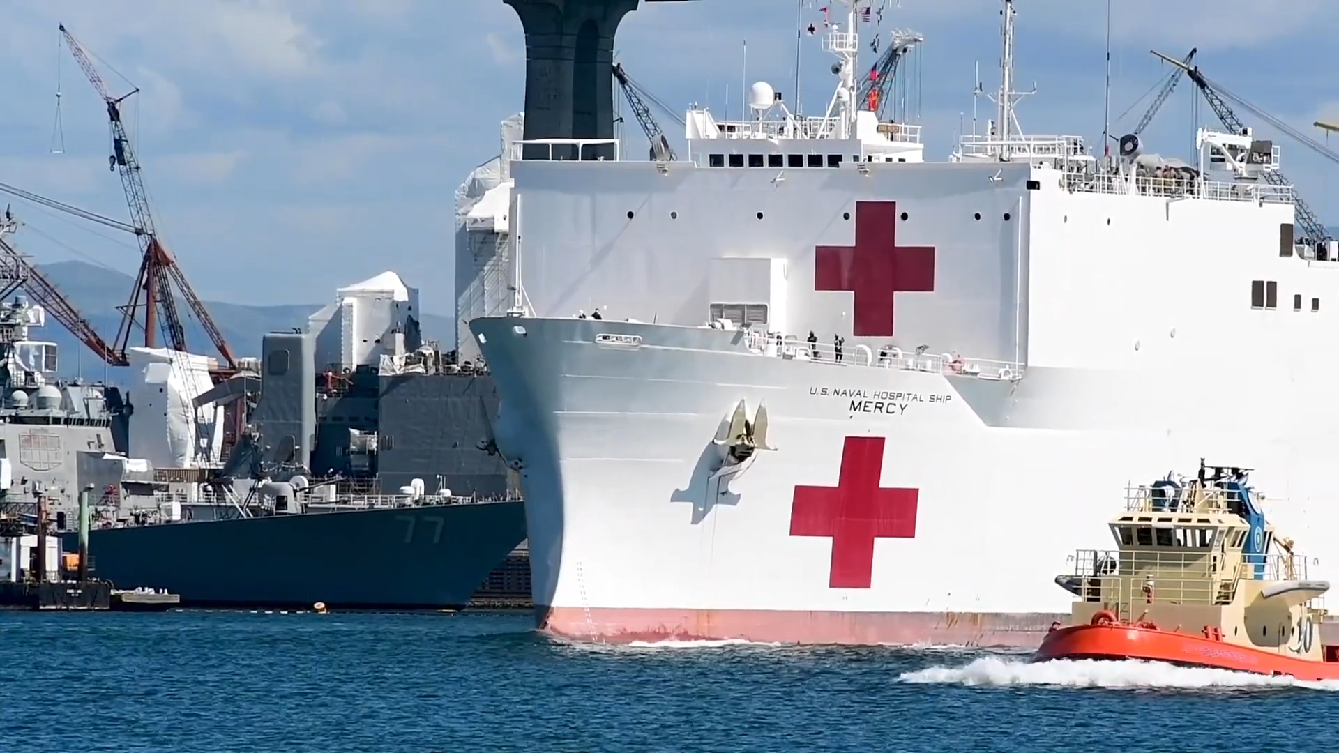 This strange floating hospital has 1,000 beds - and it saves lives ...