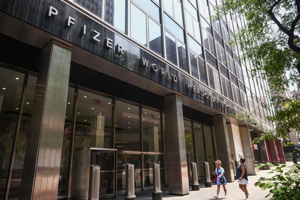 Manhattan building at risk of collapse is 'stable,' officials say as ...